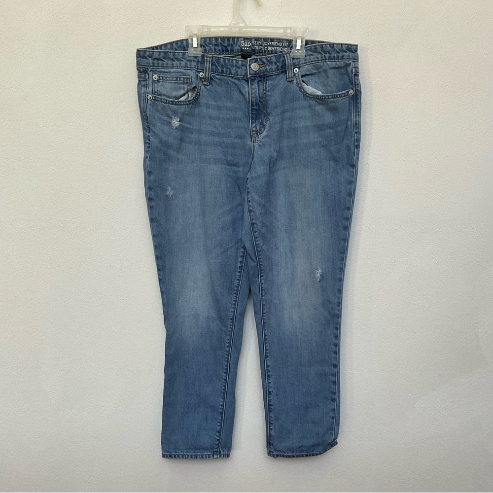 Gap Light Wash Sexy Boyfriend Fit Jeans Mild Distressing Size 12/31R Basic